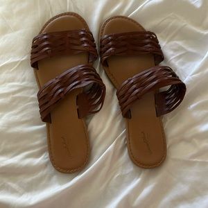 sandals 8.5 womens